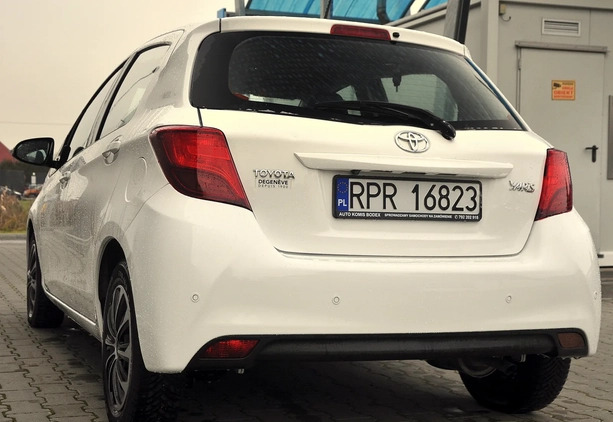 Toyota Yaris cena 42800 przebieg: 67000, rok produkcji 2015 z Rzeszów małe 106